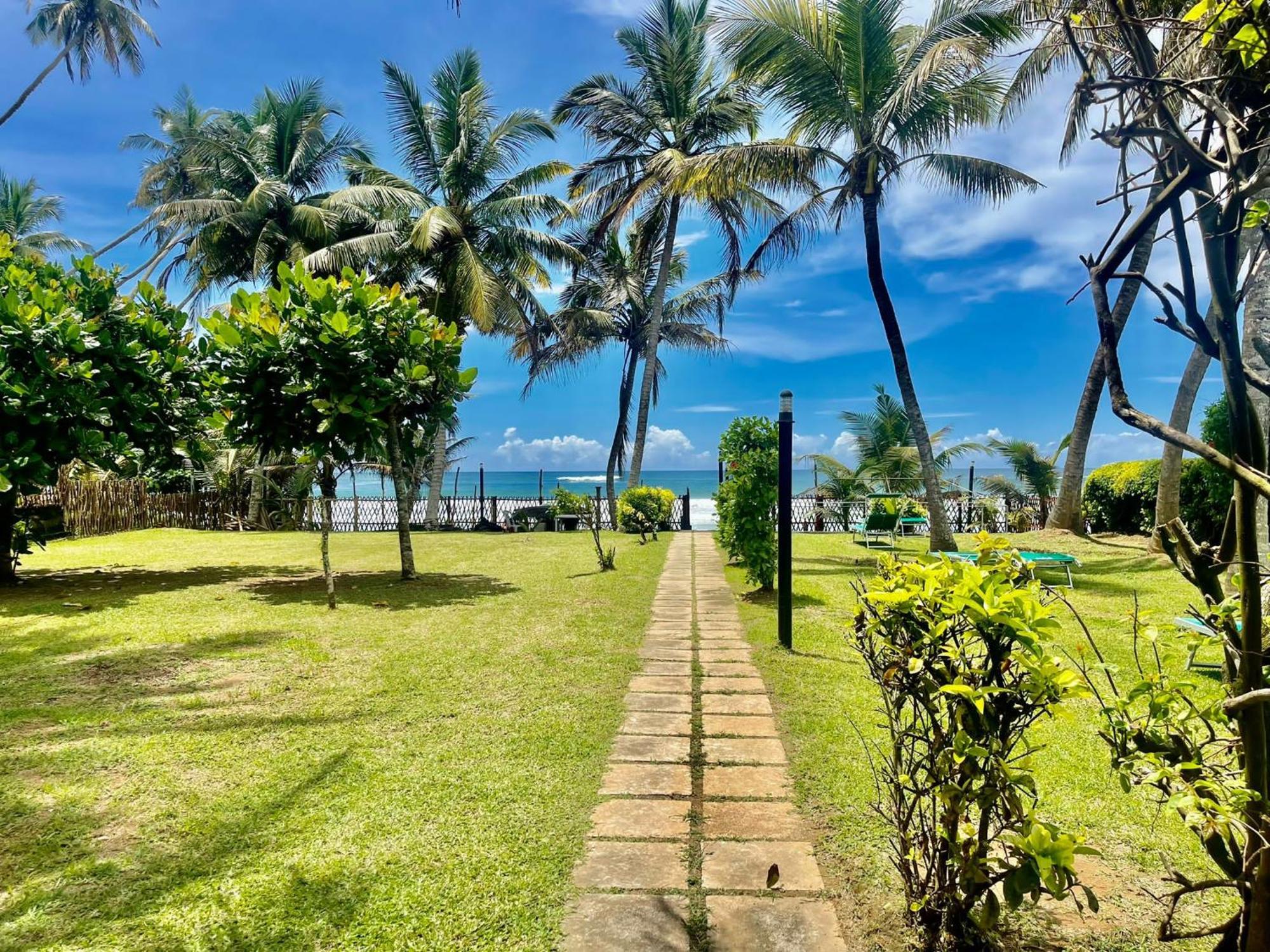 Amaya Beach Hotel Dikwella ภายนอก รูปภาพ