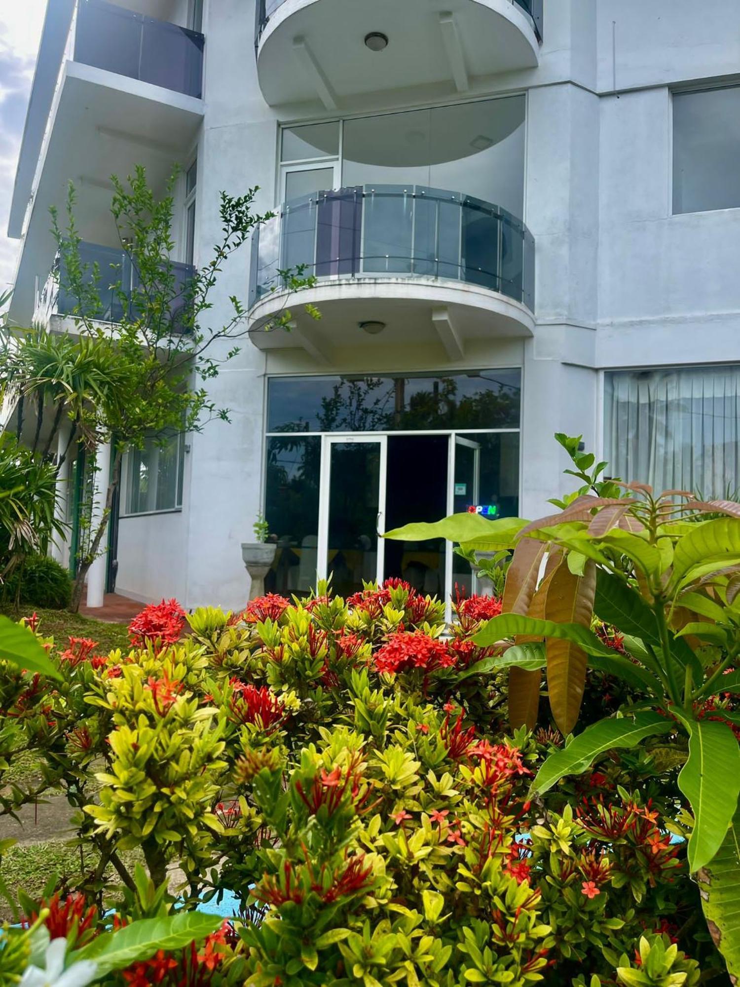 Amaya Beach Hotel Dikwella ภายนอก รูปภาพ