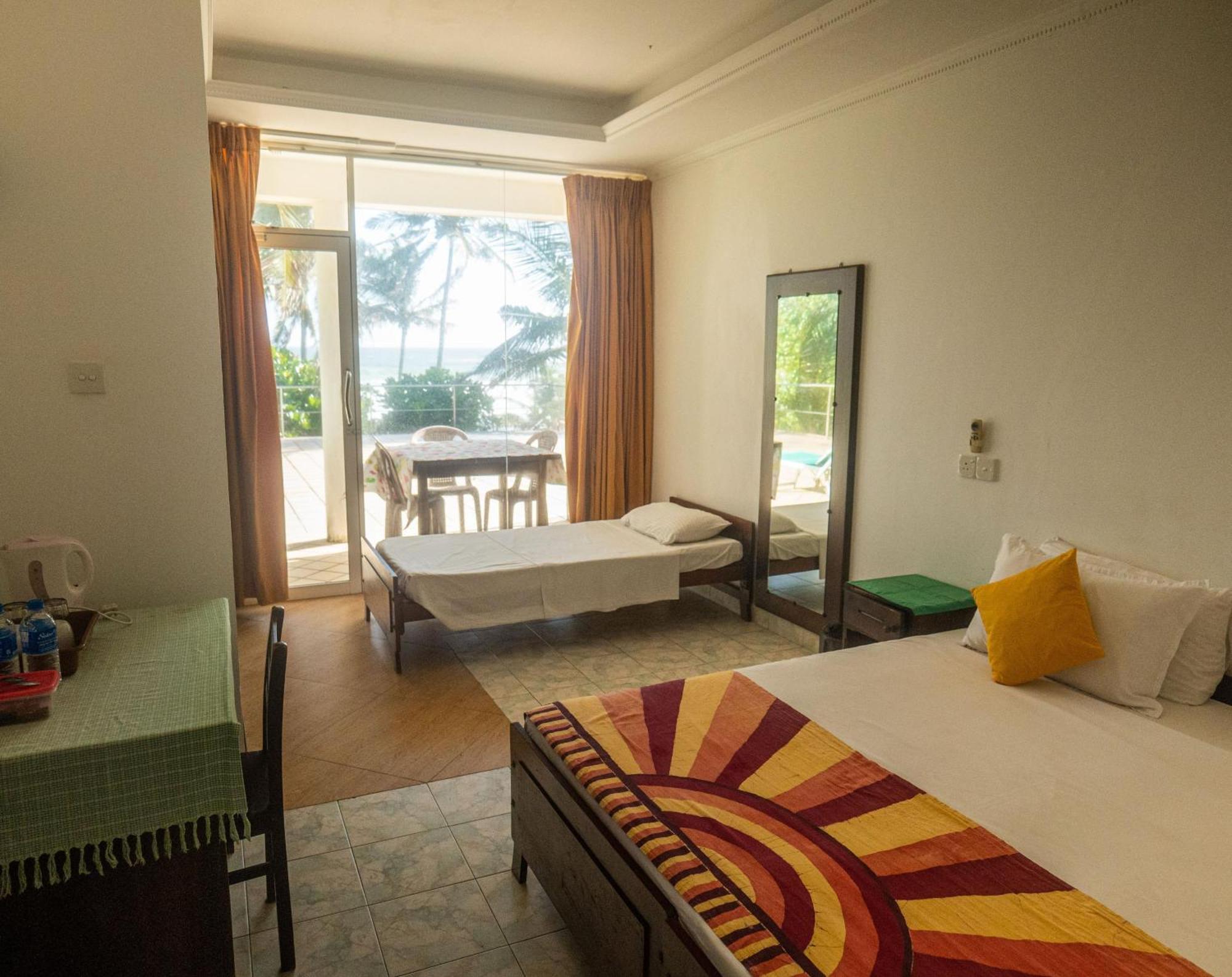 Amaya Beach Hotel Dikwella ภายนอก รูปภาพ